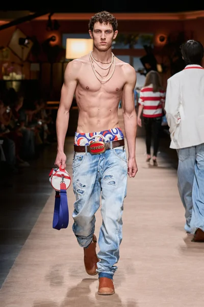 Look 17